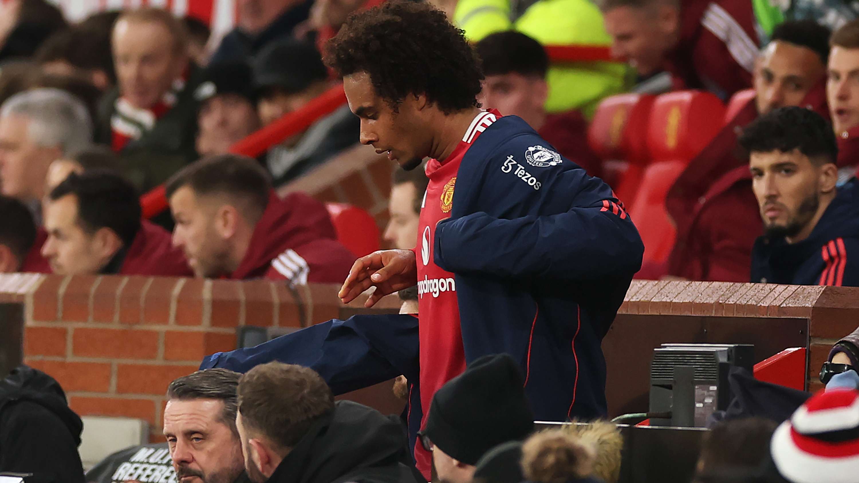 都肩负着巨 都肩负着巨